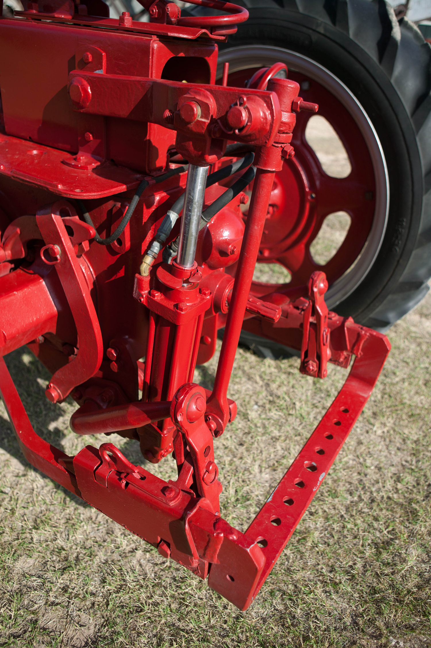 fast-hitch on Farmall 200