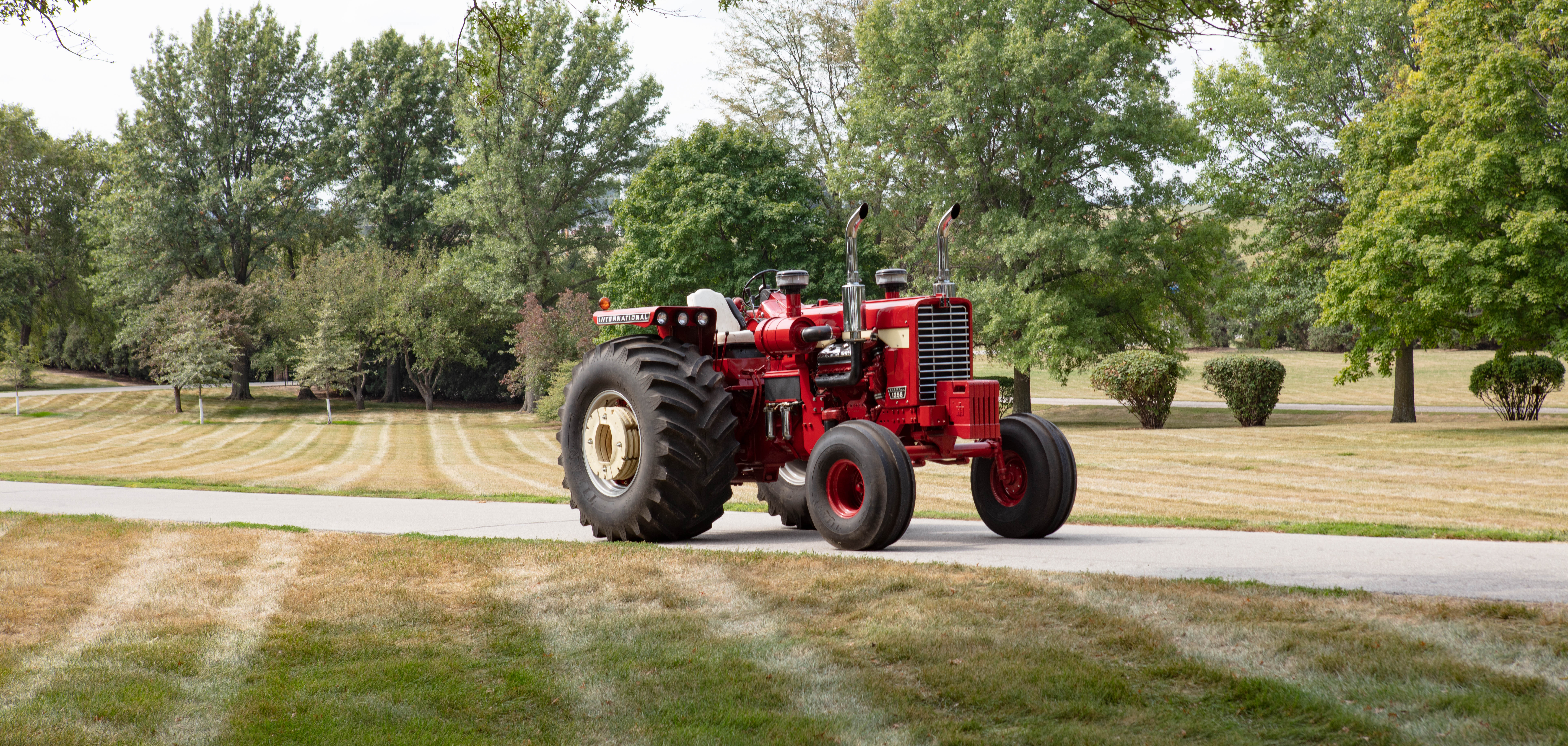 farmall 1256 at kinzenbaw